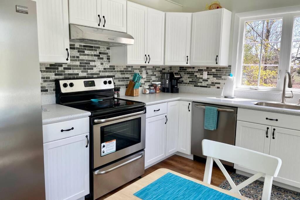 Newly Renovated Carriage House Near Town & Beaches Madison Extérieur photo